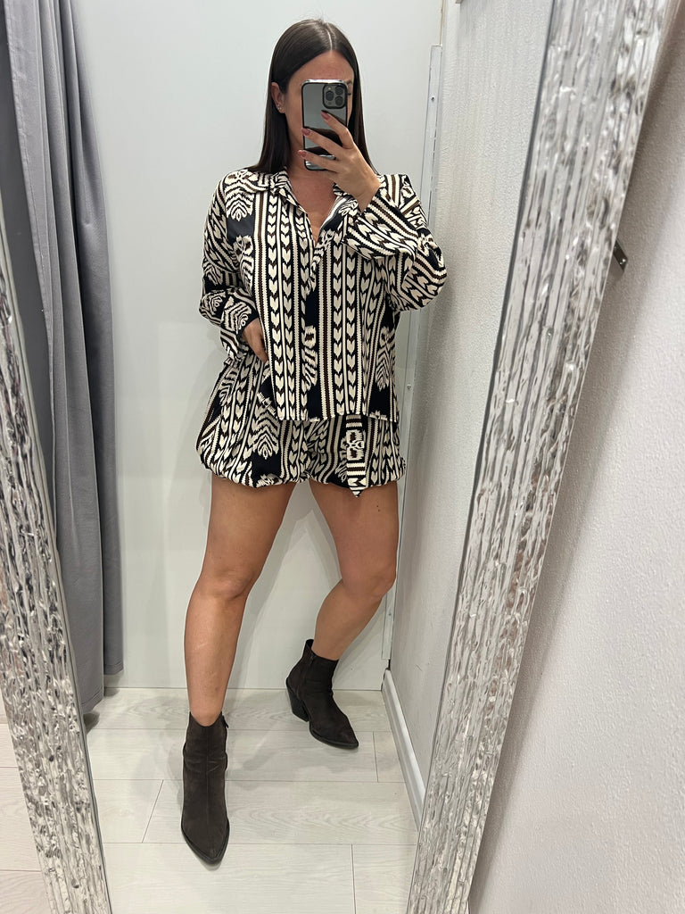 MSS💥HaveOne•Shorts palloncino stampa etnica nero/panna/moro