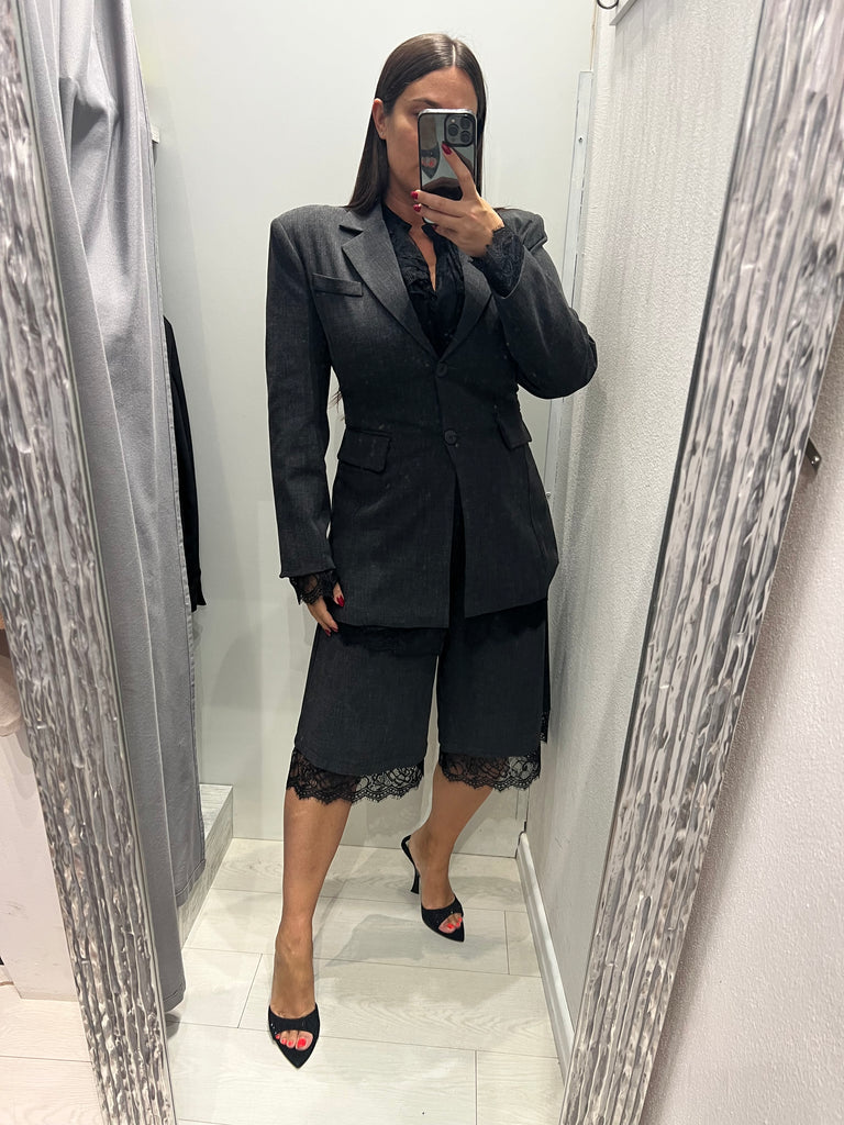 LUMINA•Bermuda antracite con pizzo nero