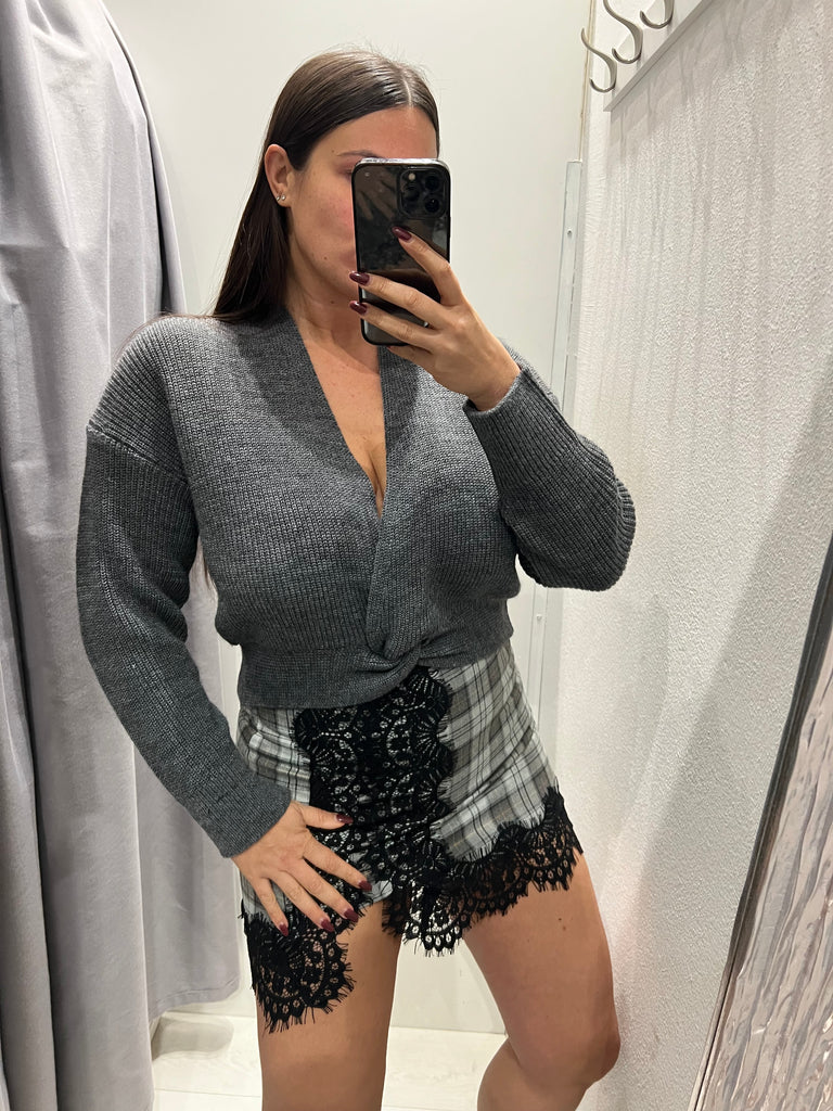 BLK30 HaveOne•Maglione scollo V con nodo•Più colori