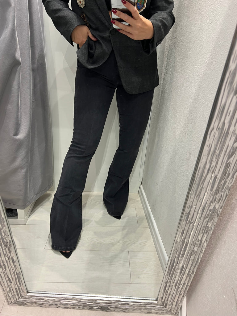 ViCOLO•Jeans zampa Gisele flare nero slavato