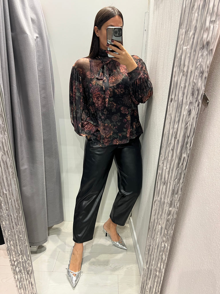 ViCOLO•Pantalone basic ecopelle nero con elastico e bottone