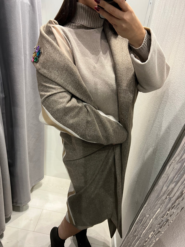 BLK30 KONTATTO•Cappotto bicolor con spilla