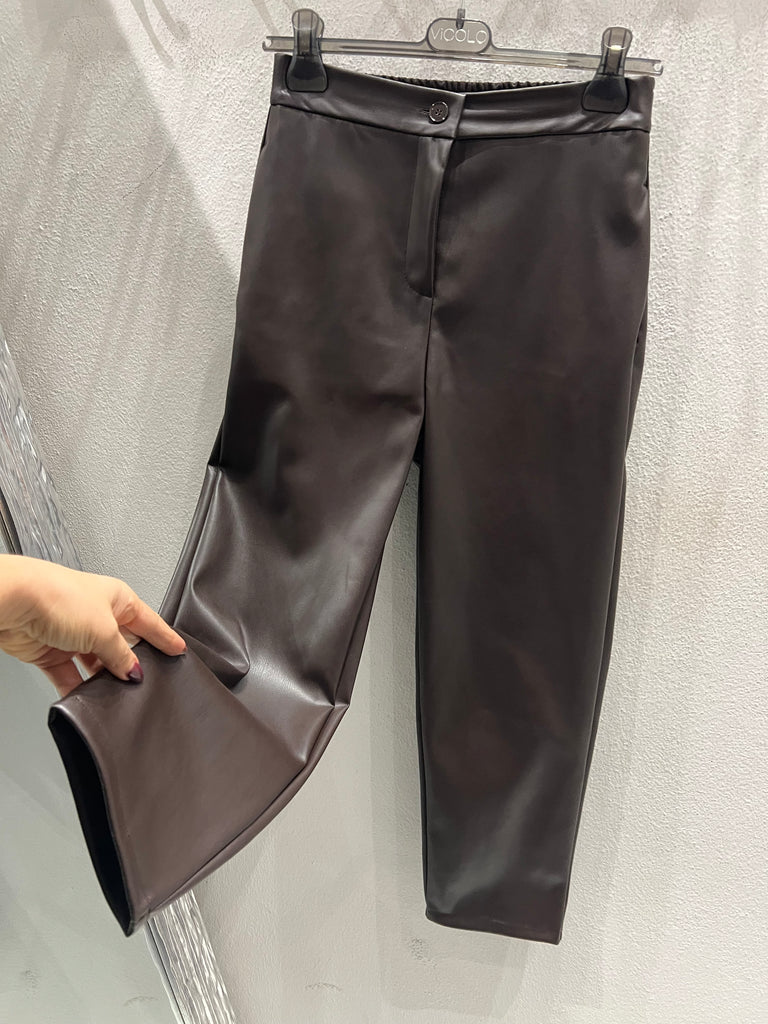 ViCOLO•Pantalone basic ecopelle moro con elastico e bottone