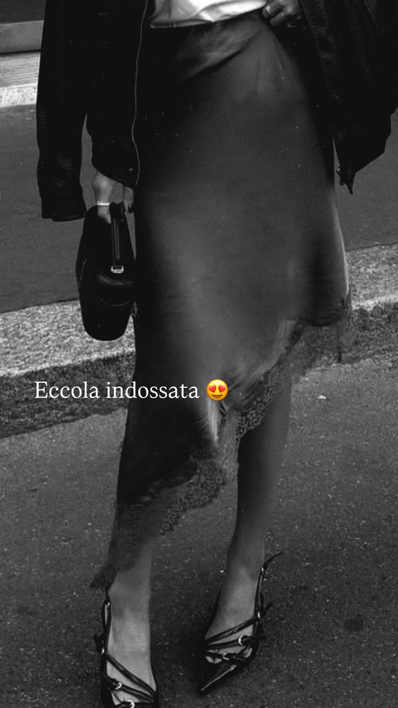 LUMINA•Gonna raso midi asimmetrica con pizzo•Nero