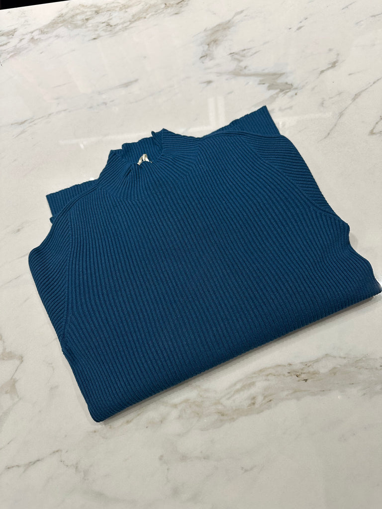 KONTATTO•Lupetto a costine manica campana•Più colori