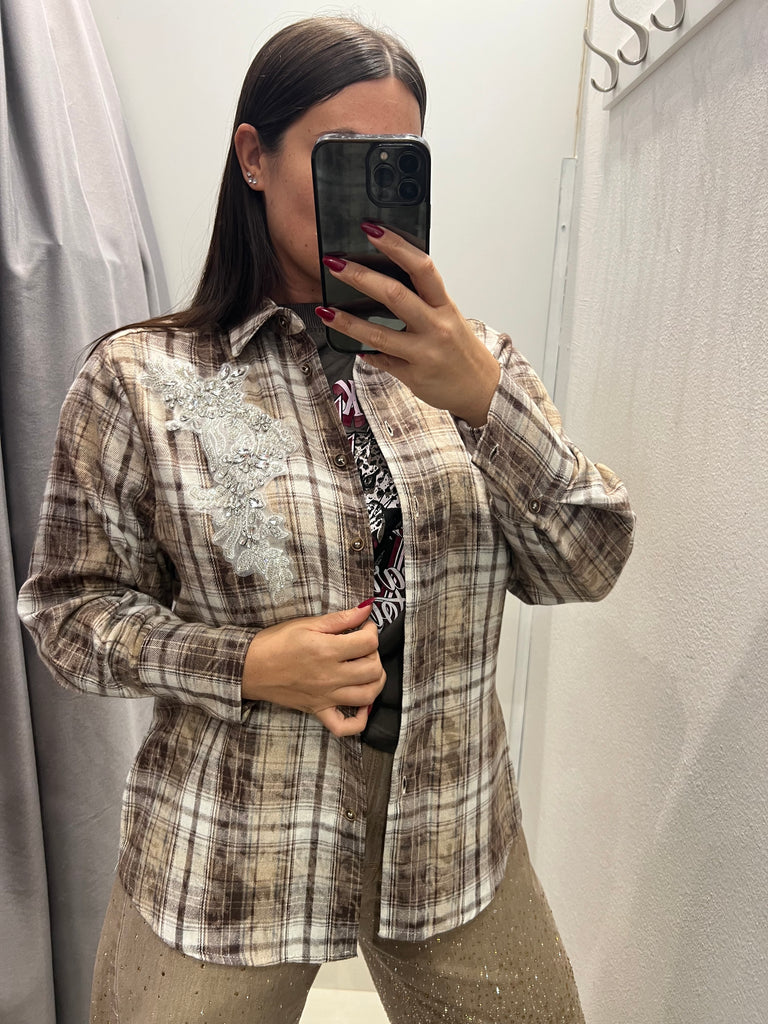 HaveOne•Camicia check in flanella beige/moro cabochon strass