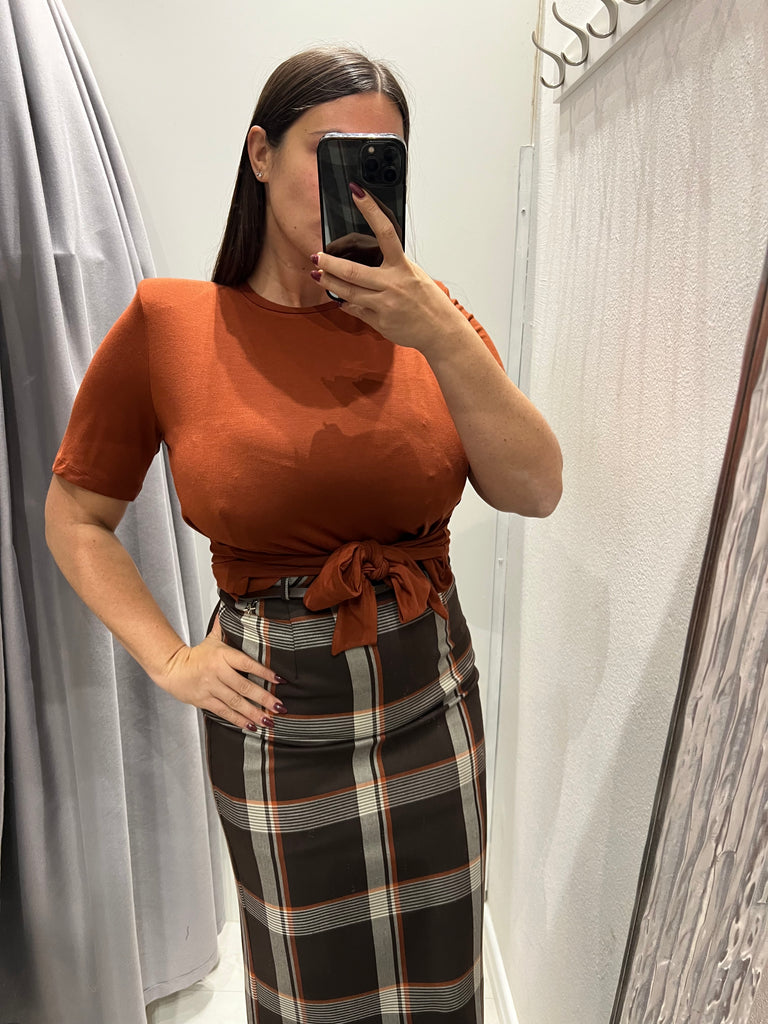 Philia Loft•Maglia ruggine nodo e spallotte