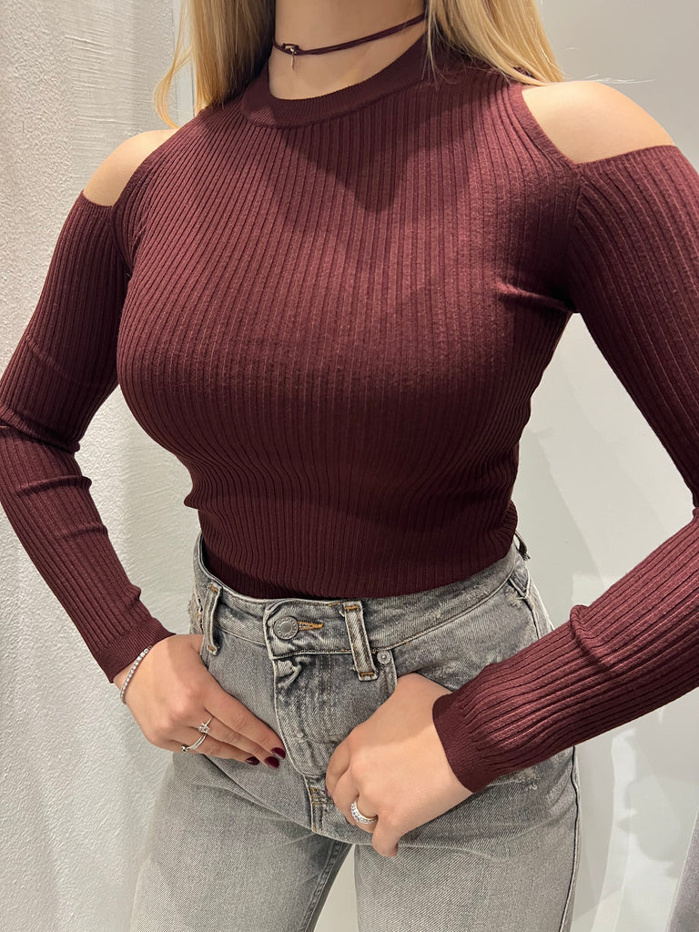 ViCOLO•Maglioncino a coste spalle scoperte•Più colori