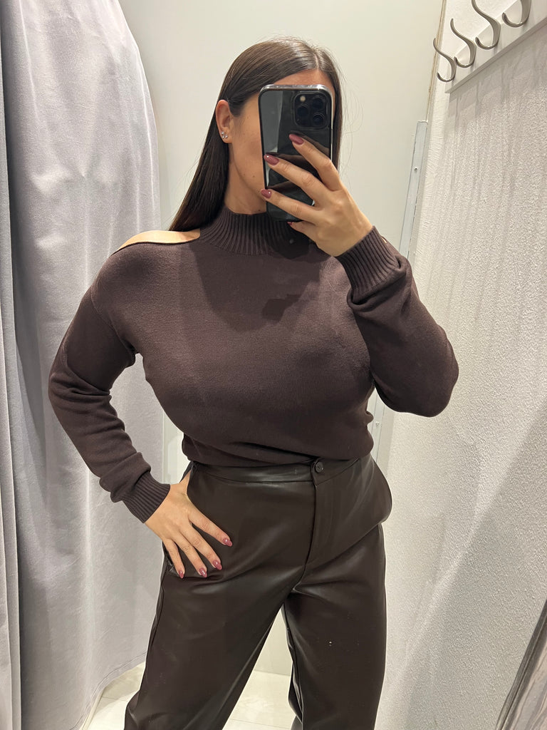 KONTATTO•Maglioncino lupetto spalle scoperte•Più colori