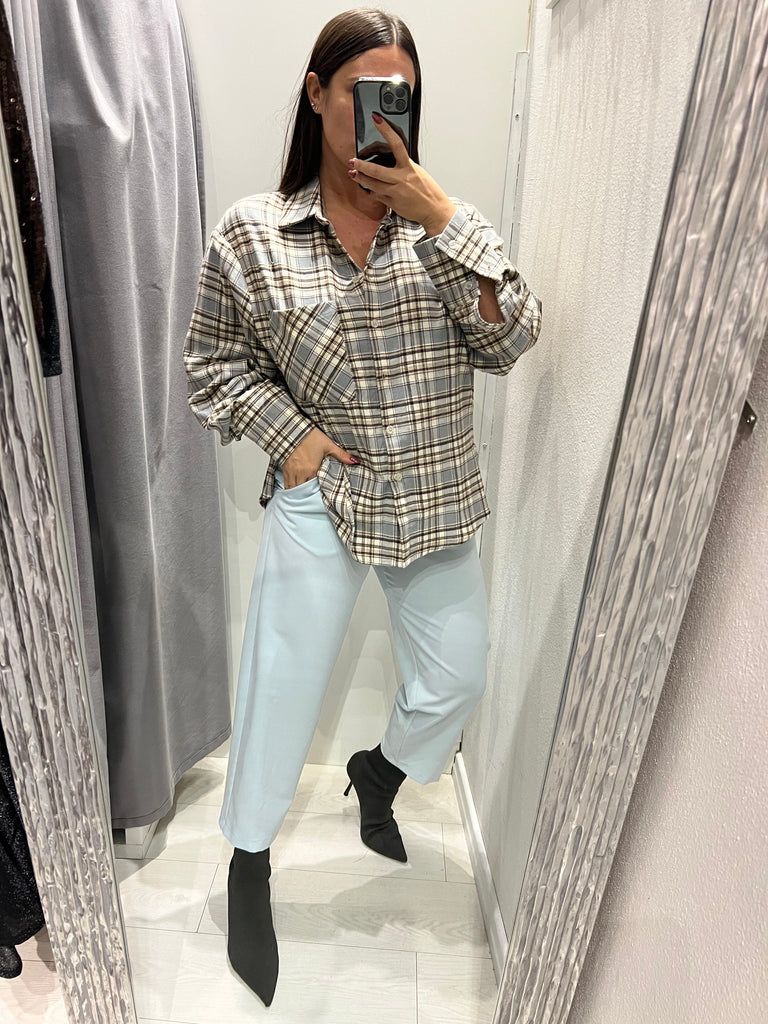 ViCOLO•Pantalone basic cielo con elastico e bottone