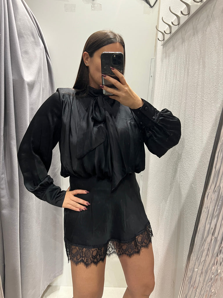 LUMINA•Abitino in raso nero finale pizzo