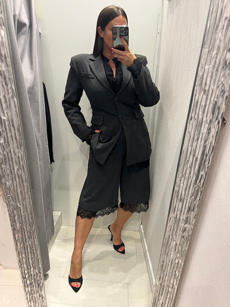 LUMINA•Bermuda antracite con pizzo nero