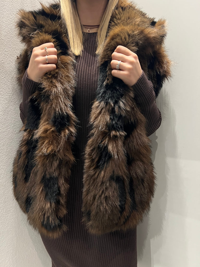 BLK30 ViCOLO•Ecopelliccia smanicata con cintura