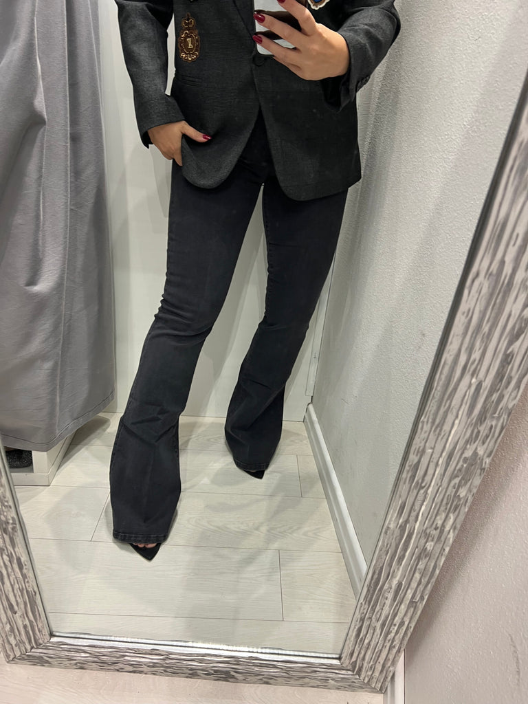 ViCOLO•Jeans zampa Gisele flare nero slavato