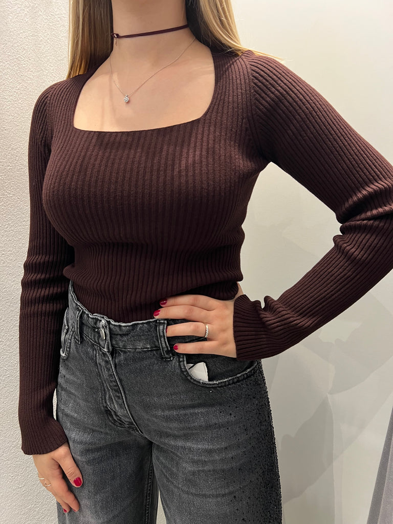 KONTATTO•Maglioncino costine scollo quadro•Più colori