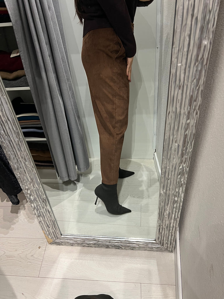 ViCOLO•Pantalone basic velluto tabacco con elastico e bottone