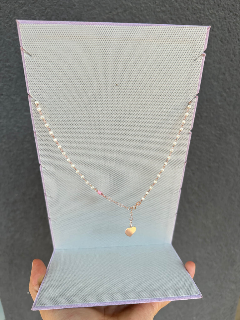 La Vie•Collana girocollo rosario perle bianche cinque charms