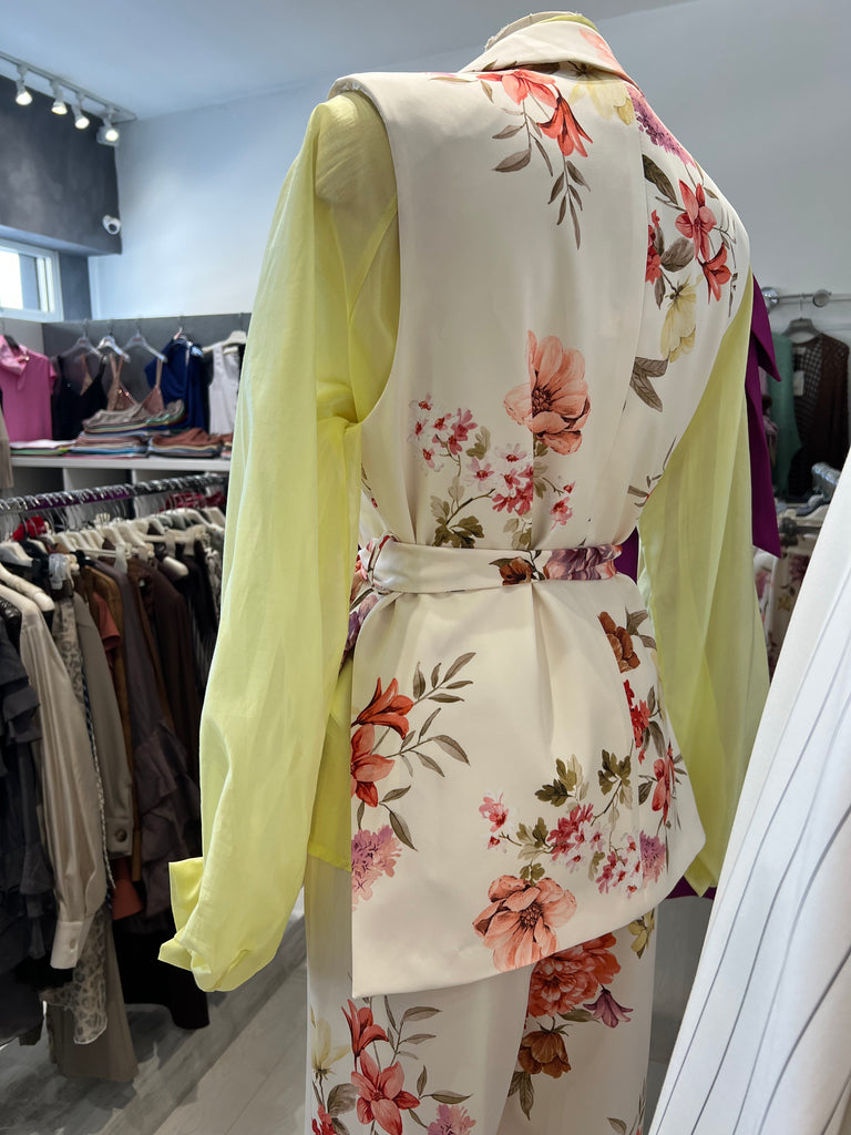 HaveOne•Gilet floreale base panna con fusciacca
