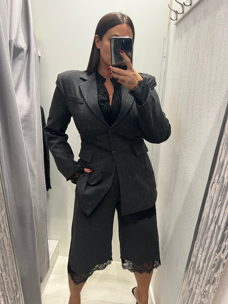 LUMINA•Bermuda antracite con pizzo nero
