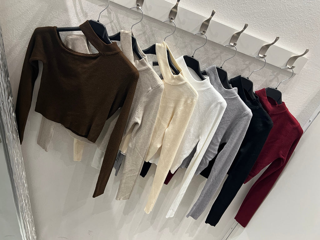 Maglioncino lupetto crop cut-out•Più colori