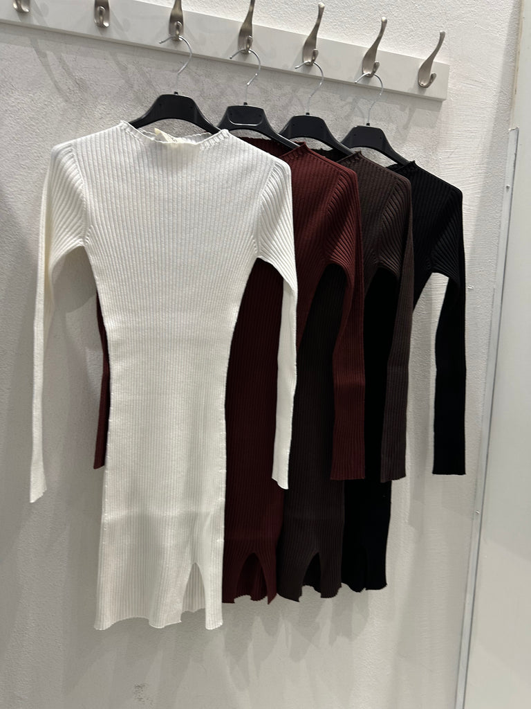 ViCOLO•Abitino in maglia a costine spacchetto•Più colori