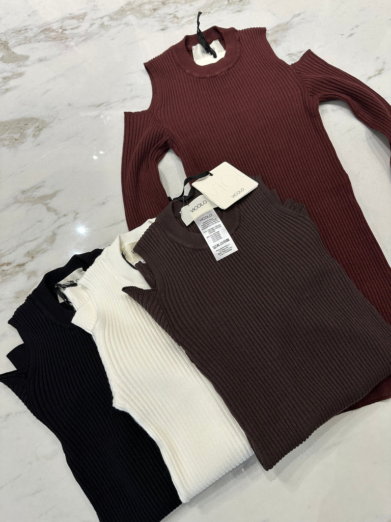 ViCOLO•Maglioncino a coste spalle scoperte•Più colori