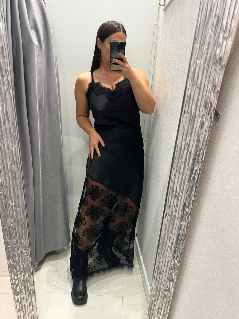 HaveOne•Gonna lunga nera con pizzo