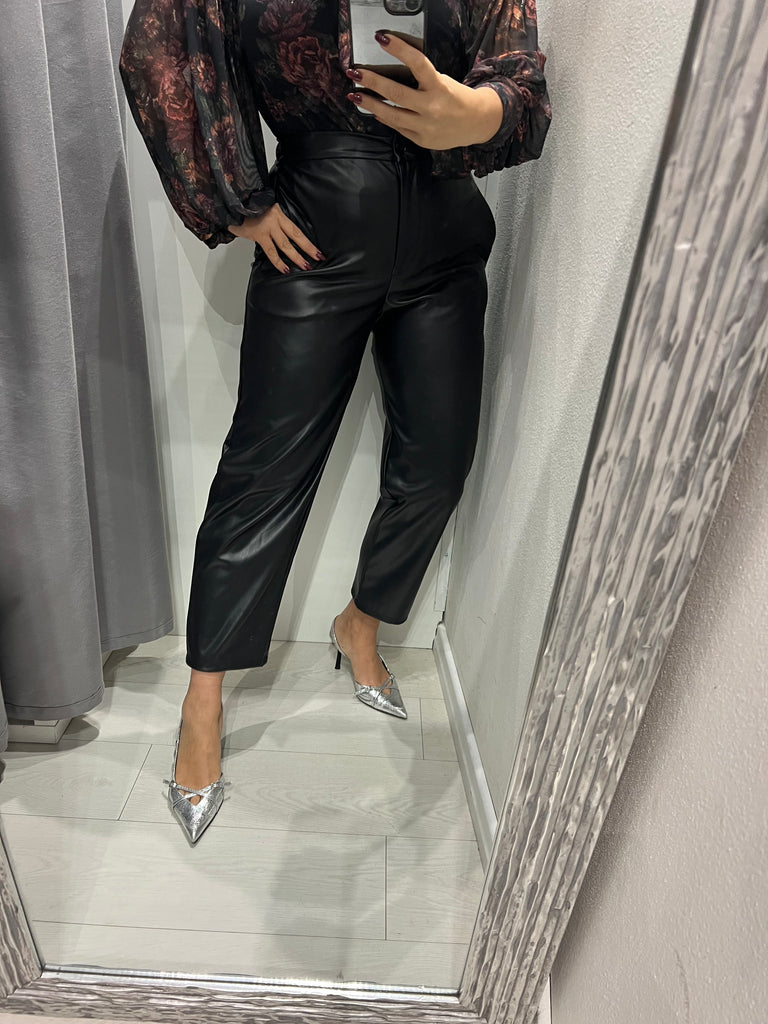 ViCOLO•Pantalone basic ecopelle nero con elastico e bottone