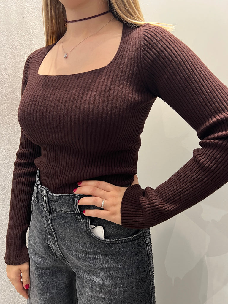 KONTATTO•Maglioncino costine scollo quadro•Più colori