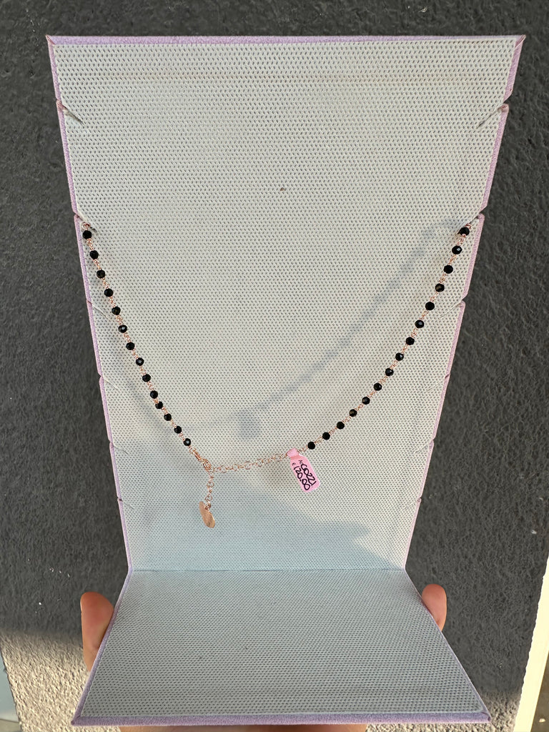 La Vie•Collana girocollo rosario perline nere cinque charms