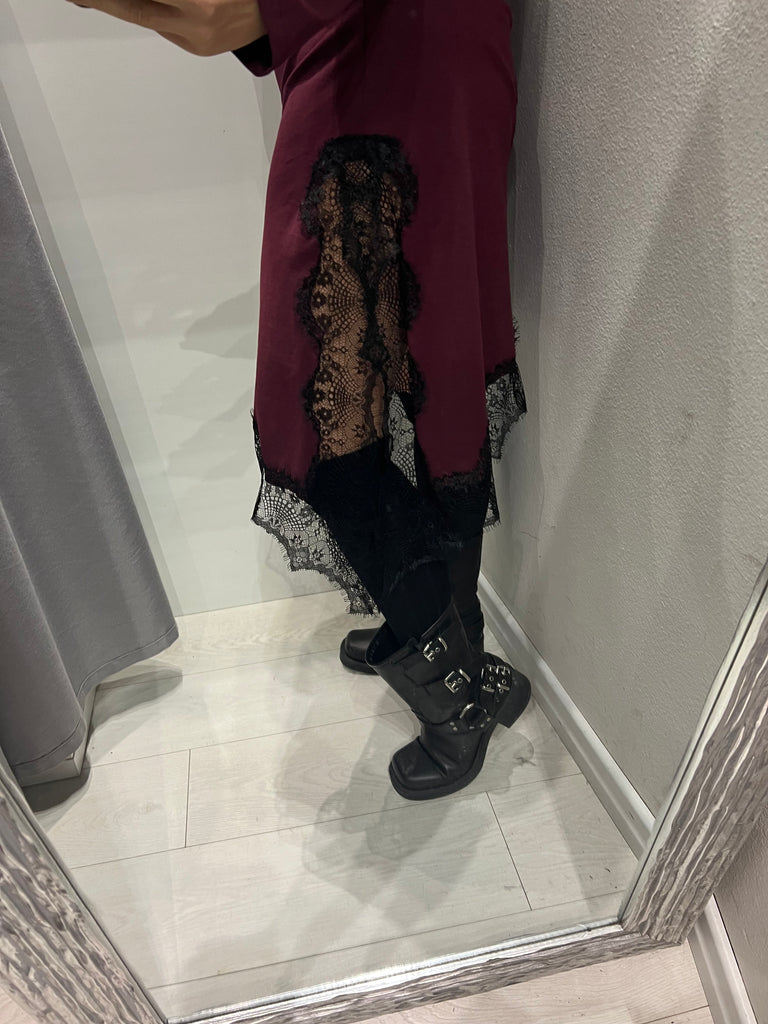 LUMINA•Abitino asimmetrico con pizzo e spacco•Bordeaux