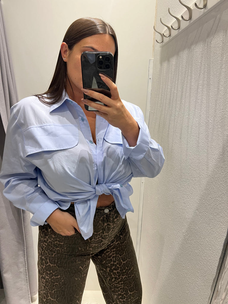 ViCOLO•Camicia over azzurra con patte