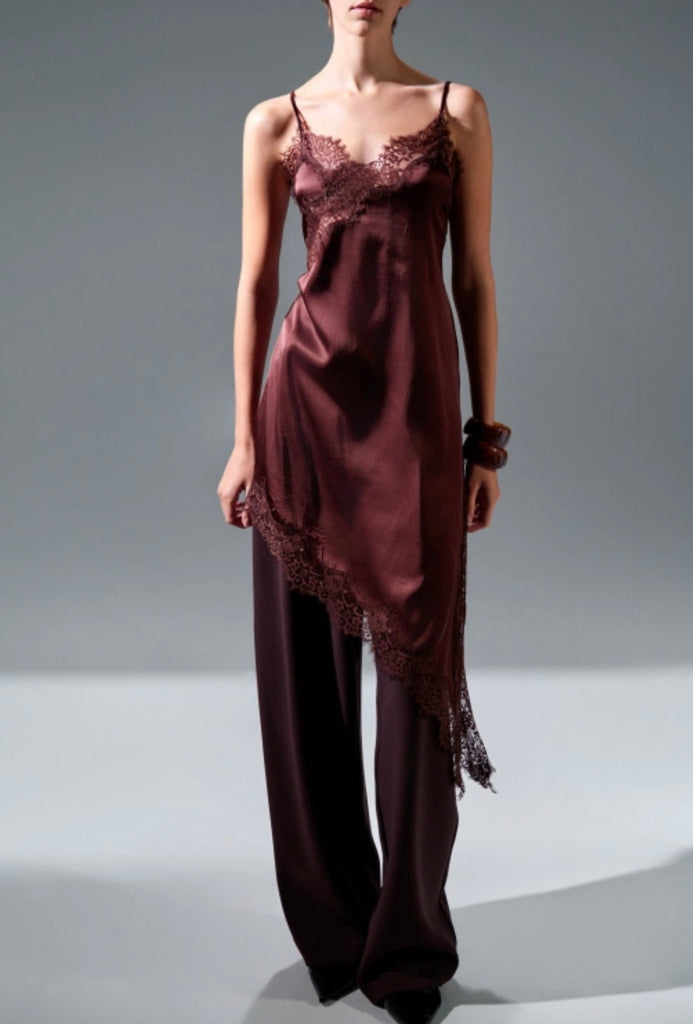 LUMINA•Abitino asimmetrico in raso bordeaux con pizzo