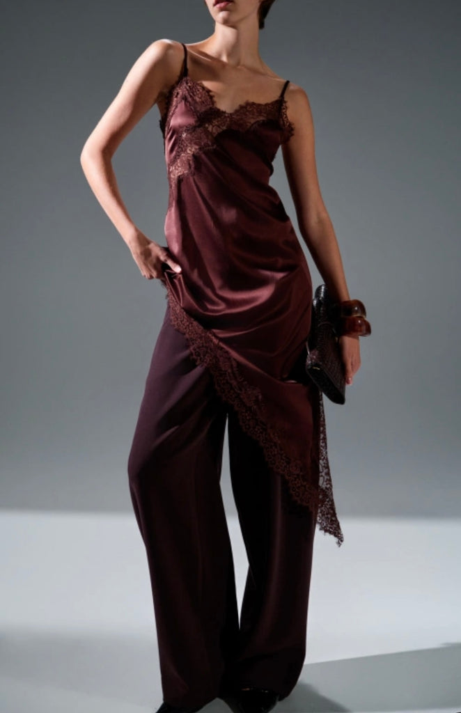 LUMINA•Abitino asimmetrico in raso bordeaux con pizzo