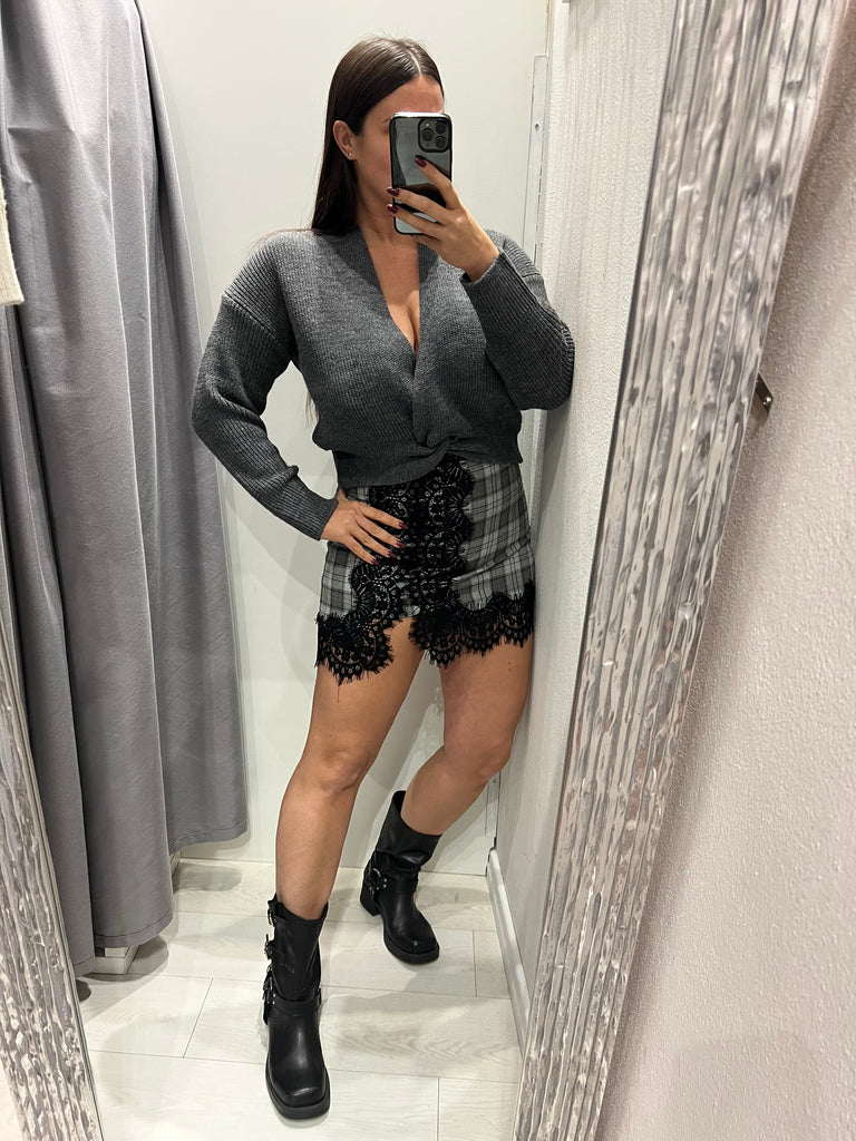 BLK30 HaveOne•Maglione scollo V con nodo•Più colori