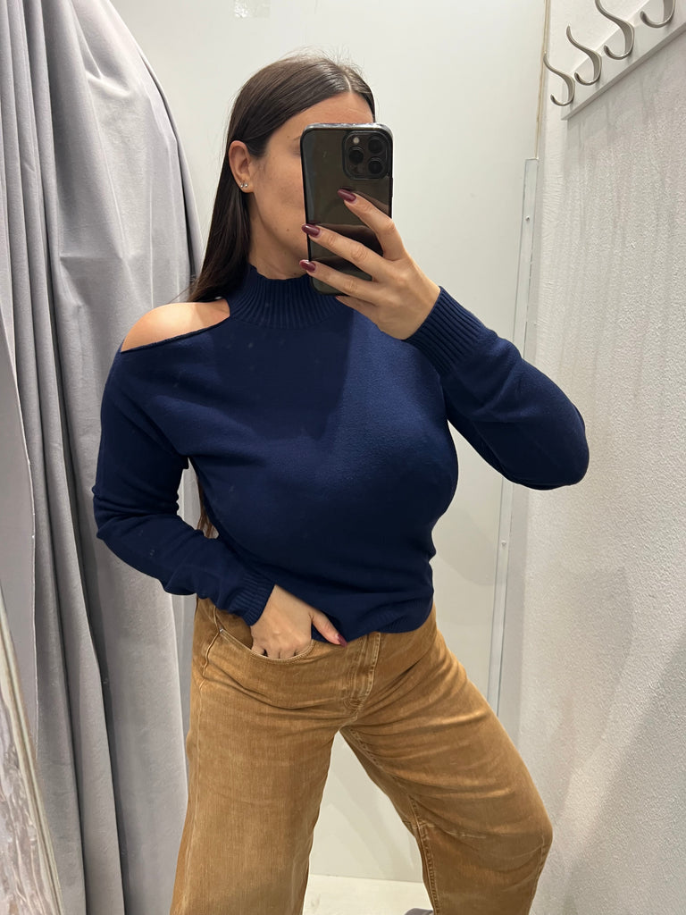 KONTATTO•Maglioncino lupetto spalle scoperte•Più colori