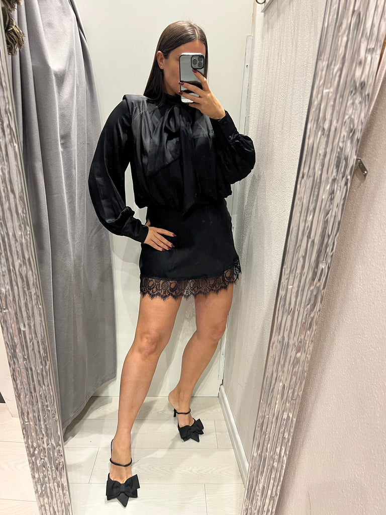 LUMINA•Abitino in raso nero finale pizzo