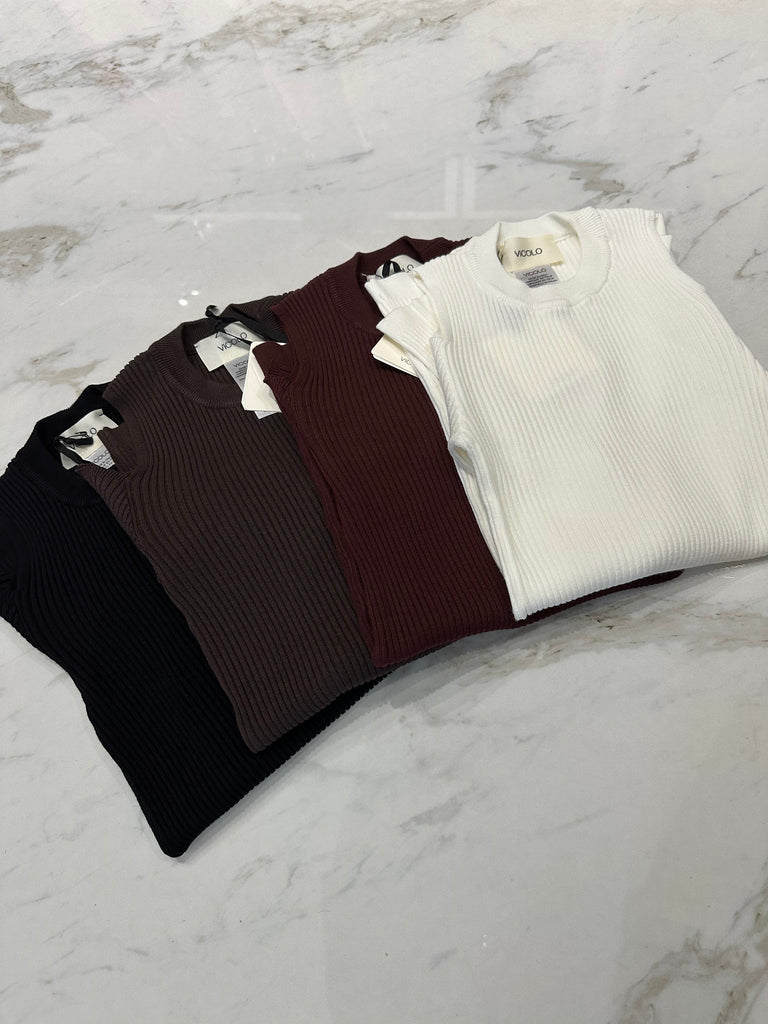 ViCOLO•Maglioncino a coste spalle scoperte•Più colori