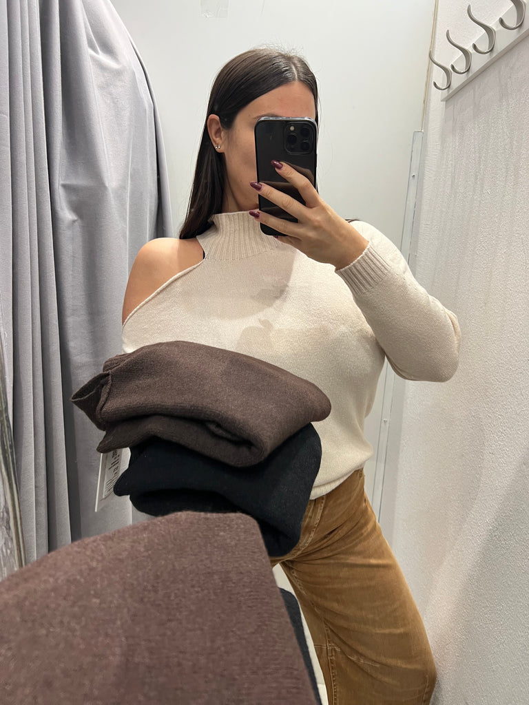 Susy Mix•Maglioncino lupetto spalla sinistra scoperta •Più colori