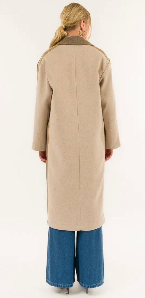 BLK30 KONTATTO•Cappotto bicolor con spilla