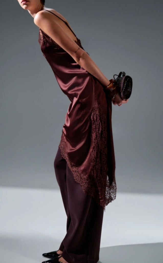 LUMINA•Abitino asimmetrico in raso bordeaux con pizzo