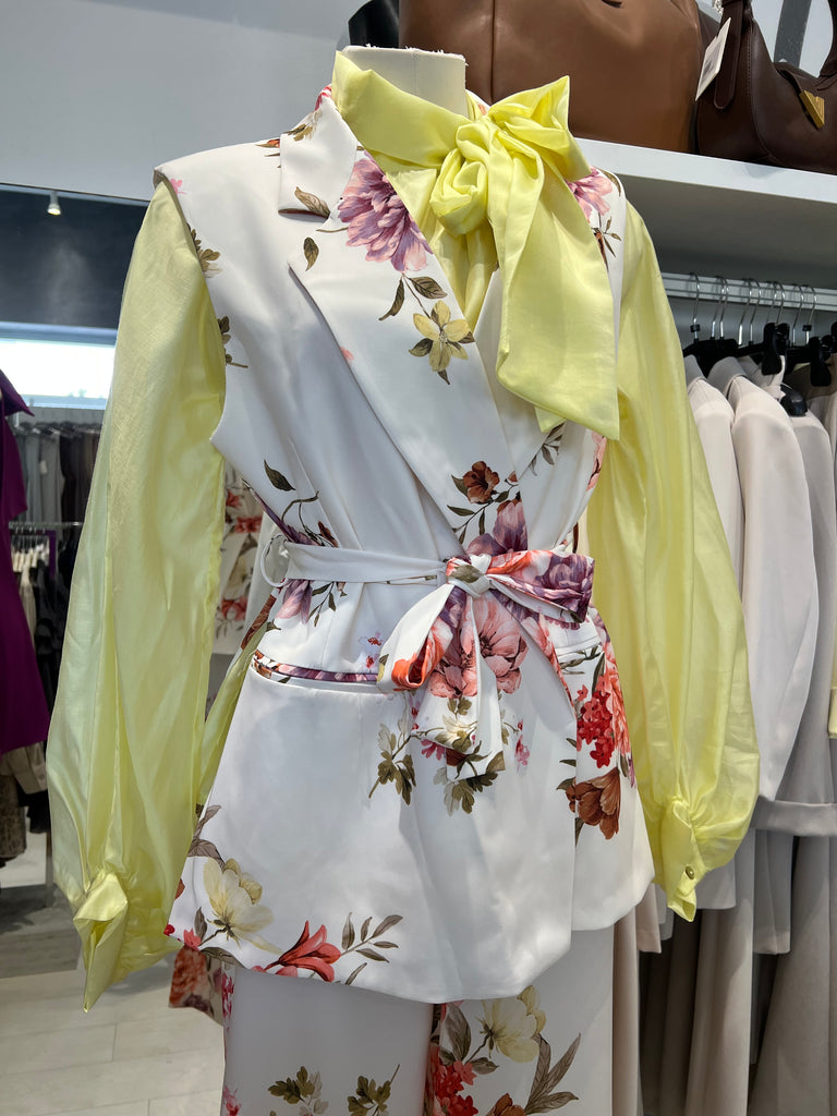 HaveOne•Gilet floreale base panna con fusciacca