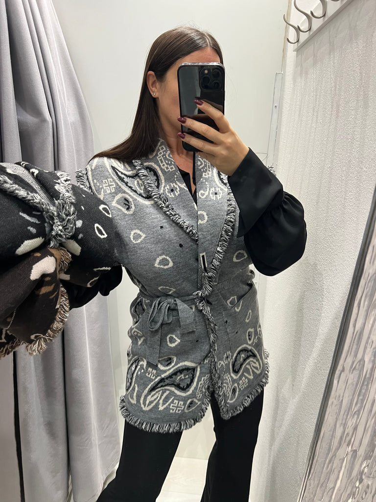BLK30 KONTATTO•Cardigan smanicato stampa bandana•Più colori
