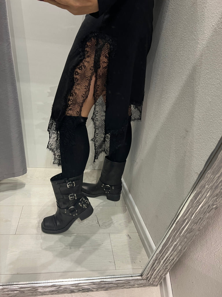 LUMINA•Abitino asimmetrico con pizzo e spacco•Nero