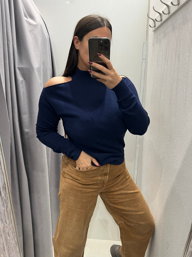 KONTATTO•Maglioncino lupetto spalle scoperte•Più colori