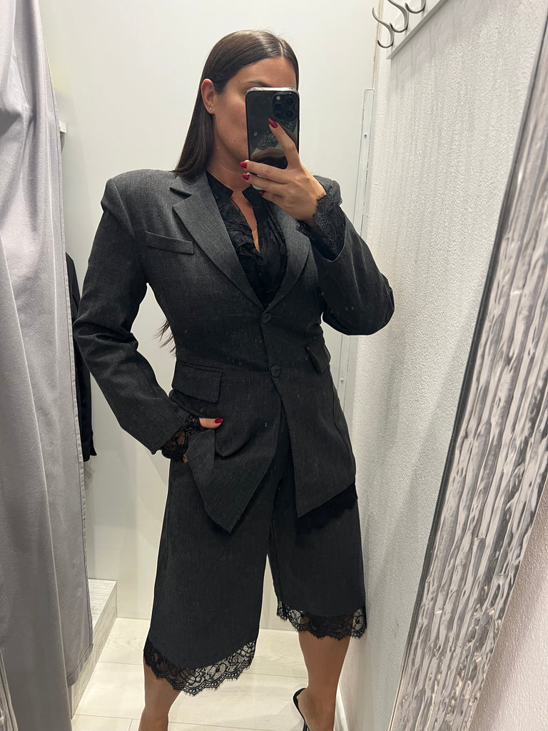LUMINA•Bermuda antracite con pizzo nero